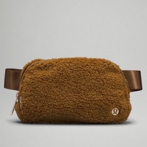 NWT Lululemon Everywhere Belt Bag Fleece